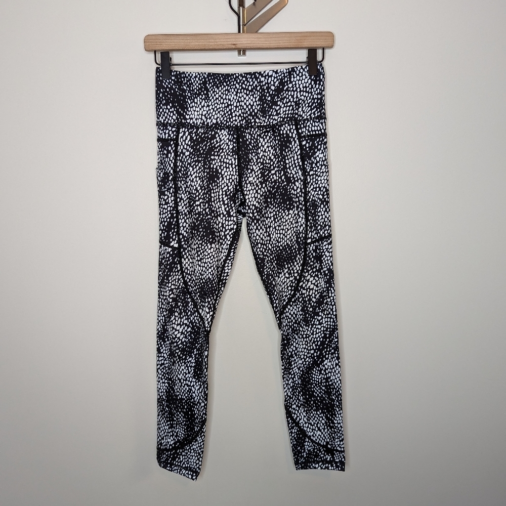 Zyia Black & White Leggings | Size 4